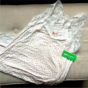 NWT! Honeydew Intimates
Ahna chemise